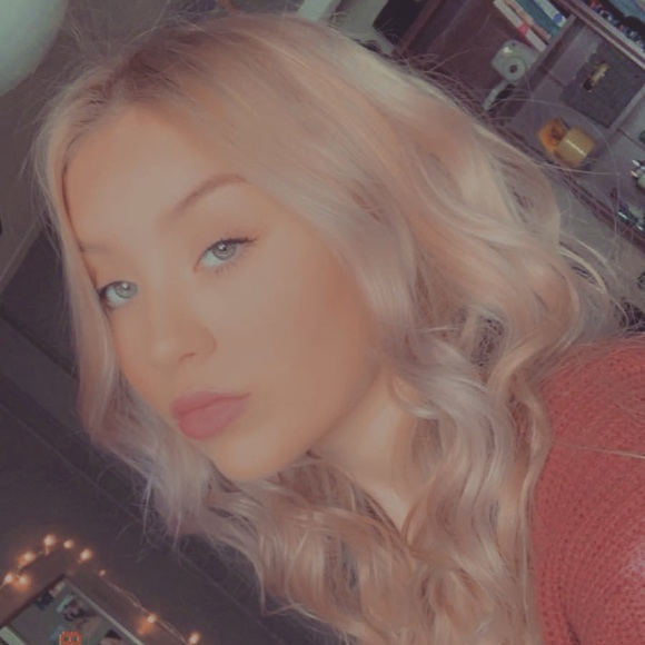 Meet your Posher, Tori - Picture 1 of 1